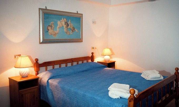 Cellino Attanasio Casa | Alcove room garden view