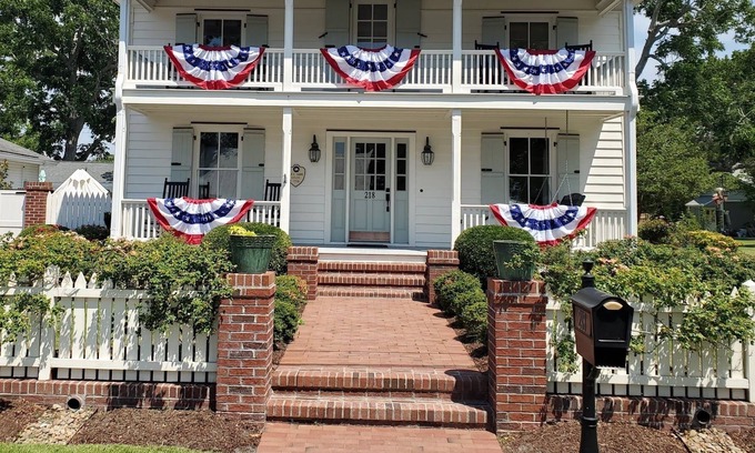 Swansboro Casa | Alex Moore House - Historic Swansboro, Historic Home - What Could Be Finer!
