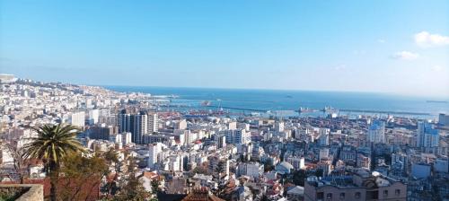 El Madania Villa | Alger avec vue imprenable sur la Baie d'Alger Piscine Balcon Terrasse