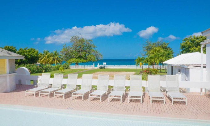 The Lime Hotel | Allamanda Beach Resort