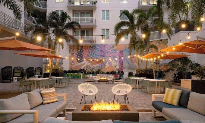 Central Sarasota Hotel | Aloft Sarasota