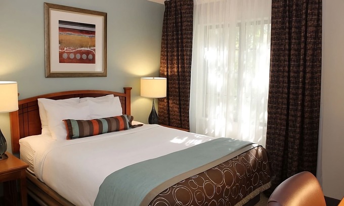 Vancouver Hotel | Always a Great Idea To Unwind! Near Portland International Airport, Outdoor Pool