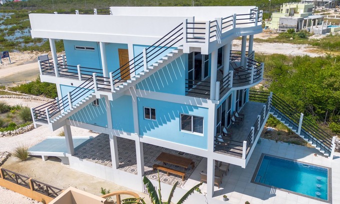Boca Ciega Apartamento | Amazing 2 story oceanfront house with pool, balcony, central AC, & W/D