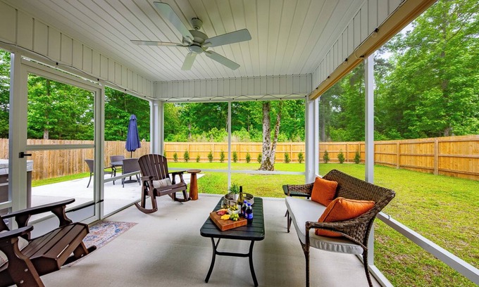 New Bern Casa | Amazing 3 BR Home | Mins to DT | Pet friendly