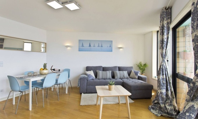 Leixões Apartamento | Sunny Cosy Flat w / Balcony by Host Wise