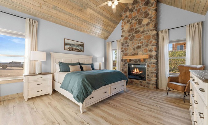 Table Rock Cabina | Amazing Lake View! No Stairs Cabin! Indoor Pool!