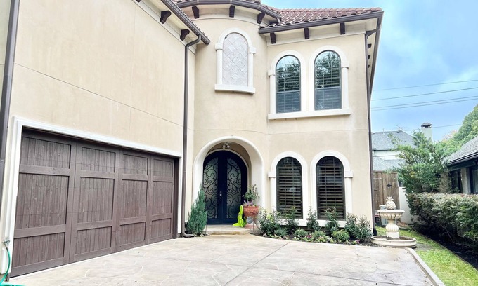 Park Cities Villa | Amazing Mediterranean style Villa in Highland Park with POOL!!! Heart of Dallas