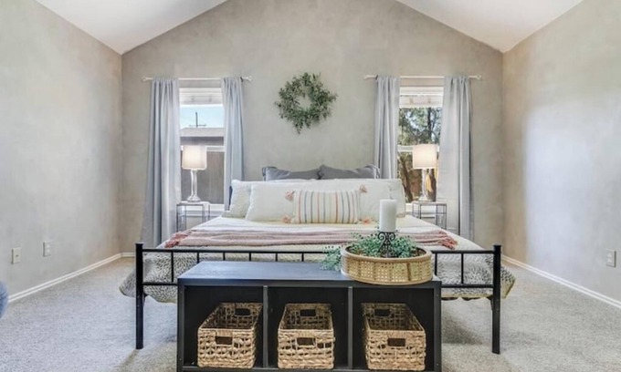 Lubbock Casa | Southwest LBK SUZY MAE 3/2/2 + Pergola Patio