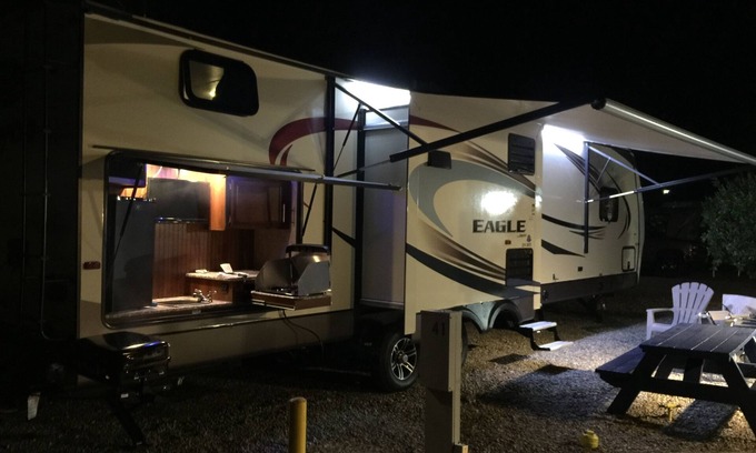 Hollister Casa | Amazing RV trailer in charming Hollister! Large and very roomy!