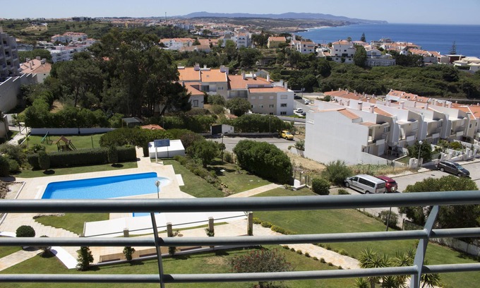 Ericeira Apartamento | Increíble vista al mar con piscina, a 5 min del centro y de la playa.