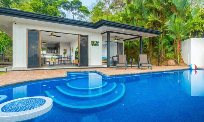 Ciudad Cortés Casa | Amazing views of Ojochal and Pacific Ocean-Walk to restaurant-private-Gated-Pool