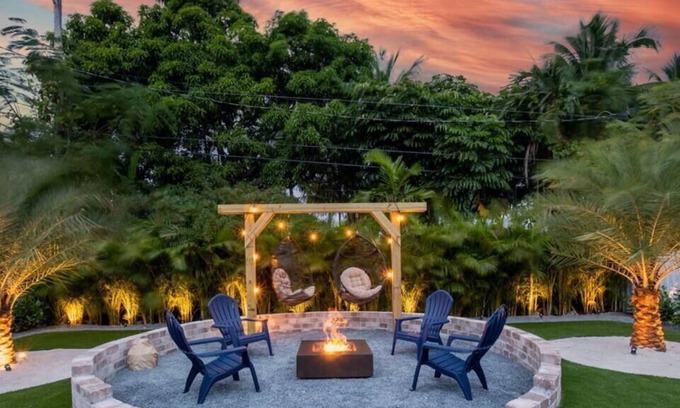 Highland Garden Villa | Amazing Villa w/a Ping-Pong+Fire Pit & Terrace w/TV