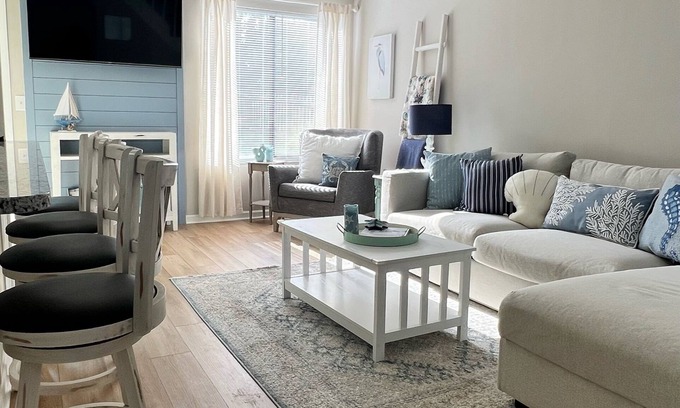 Fernandina Beach Casa | Amelia Island Extended Vacation Rental 1 Block from the Beach!