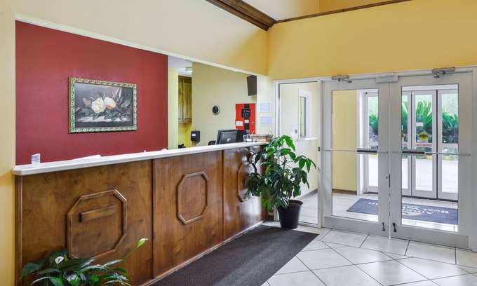 Wiggins Hotel | Americas Best Value Inn Wiggins