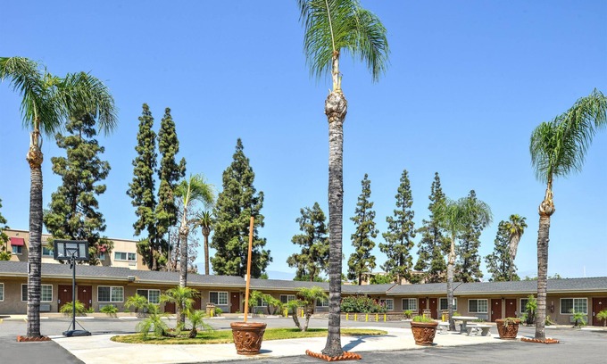 Carousel Hotel | Americas Best Value Inn & Suites San Bernardino