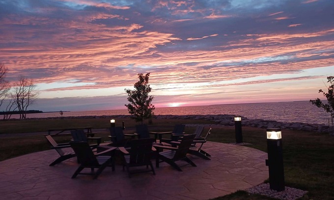 Menominee Hotel | AmericInn by Wyndham Menominee