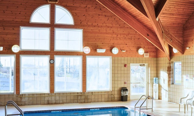 Monmouth Hotel | AmericInn by Wyndham Monmouth