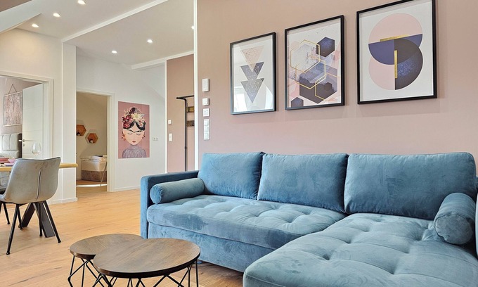 Montabaur Apartamento | Amethyst - Right next to the castle, terrace, switch & stream