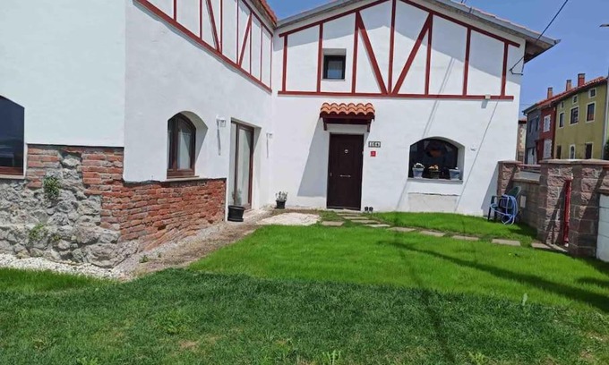 Escobedo de Camargo Casa | Amplia casa con jardin a un paso del centro de Santander