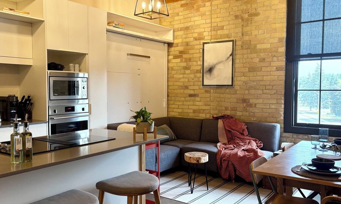Stratford Apartamento | An apartment with full kitchen at the historic Bradshaw Lofts, Stratford