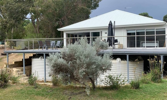 Myalup Casa | An Entertainers Delight by the Lake