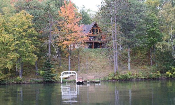 Birchwood Chalet De Esquí | An Iconic Private Retreat on Beautiful Red Cedar Lake