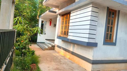 Gogol Housing Board Casa | Anay's Homely Hideout