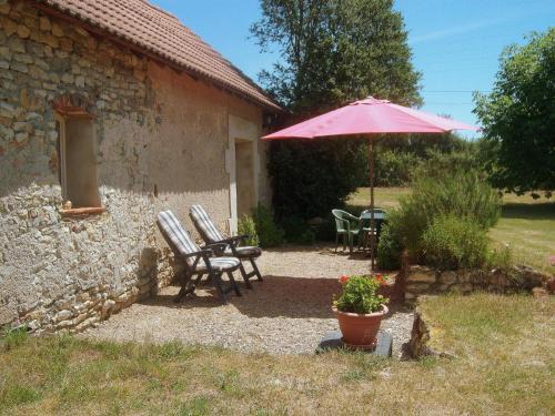 Lurcy-Levis Casa | Ancienne Fermette Restaurée à Lurcy-Lévis avec Climatisation - FR-1-489-580