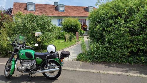 Hofheim in Unterfranken Apartamento | Anette's nettes Dachjuchhe