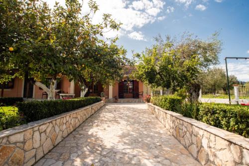 Notos Apartamento | Anthoula's garden apartments