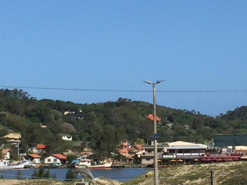 Laguna Apartamento | APARTAMENTO 3 DORM., O QUINTAL É A PRAIA E MOLHES