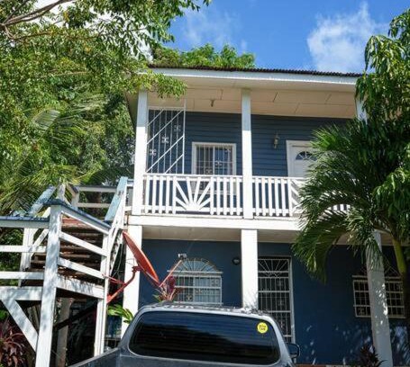 Coxen Hole Apartamento | Apartemento Familiar en Roatan - Bella Vista