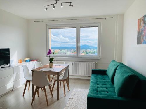 Ceska Lipa Apartamento | Apartman JakoDoma Zelený Gauč hlídané PARKOVÁNÍ u domu ZDARMA