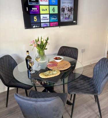 Ebbw Vale Apartamento | Apartment 1 The Baileys Cwm 2 Bedroom Sleeps 4