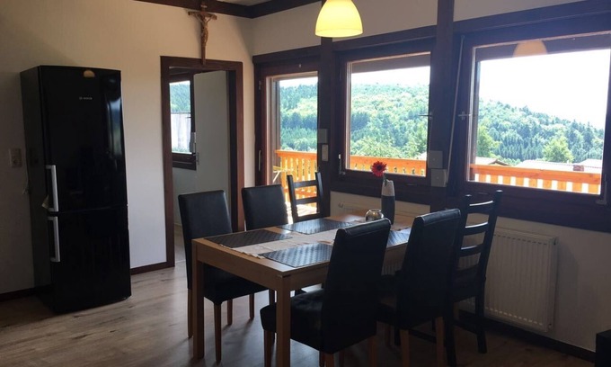 Fladungen Apartamento | Apartment (55sqm) for 4 people with balcony and conservatory