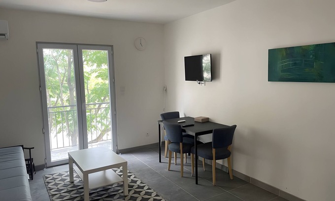 Poussan Apartamento | Apartamento 'B' con terraza privada y jardín compartido