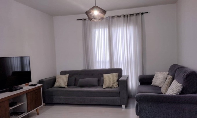 Afonso Pena Apartamento | Apartment Near São José dos Pinhais Airport accommodates up to 6 people