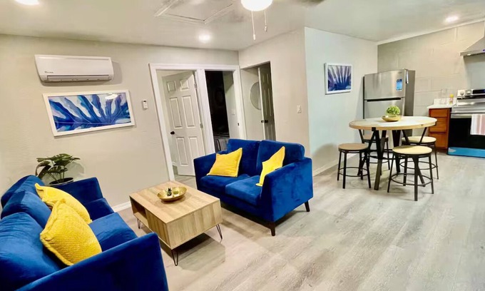 El Paso Apartamento | Apartment C, Restful,Cozy, close Sunland Park Mall