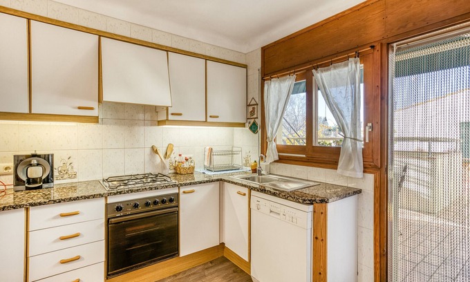 Garriguella Apartamento | Apartment 'Can Coll I' with Private Terrace, Wi-Fi and Air Conditioning