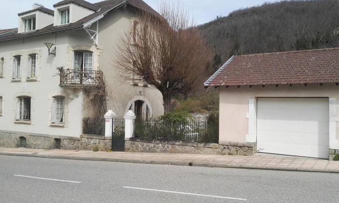 Ax-les-Thermes Apartamento | Apartment Coecilia