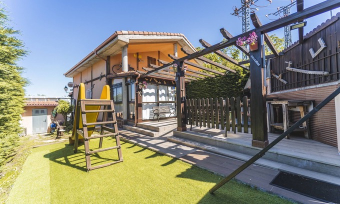 San Adrian de Juarros Apartamento | Apartamento 'Valle De Juarros' con piscina privada, jardín privado y Wi-Fi