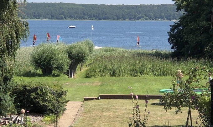 Plau am See Apartamento | Apartamento 'Ferienwohnung Seeblick' con vistas al lago, terraza privada y Wi-Fi