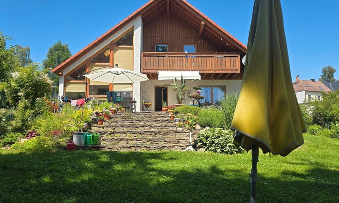 Oederan Apartamento | Apartamento 'Haus Im Grünen' con jardín privado, balcón y Wi-Fi