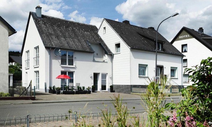 Lissendorf Apartamento | Apartment in Eifel with Terrace and Nature