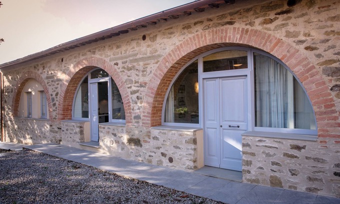Castiglion Fiorentino Apartamento | Apartamento rodeado de un hermoso parque con piscina ubicado en el centro de la ciudad.