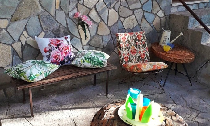 Bajardo Apartamento | Apartamento 'L'Angolo Con Vista A Bajardo' con Vista a la Montaña, Terraza Privada y Jardín Privado