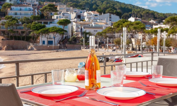 Tamariu Apartamento | Apartamento con excepcionales vistas al mar en pleno Paseo Marítimo de Tamariu