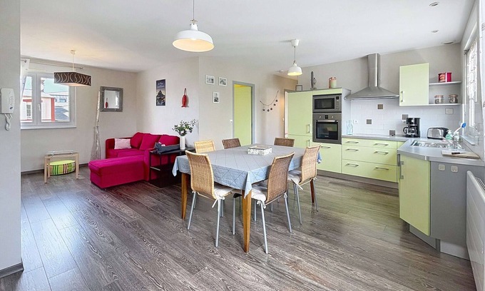 Saint-Pair-sur-Mer Apartamento | Apartamento cerca del mar con estacionamiento privado en Saint-Pair-sur-Mer