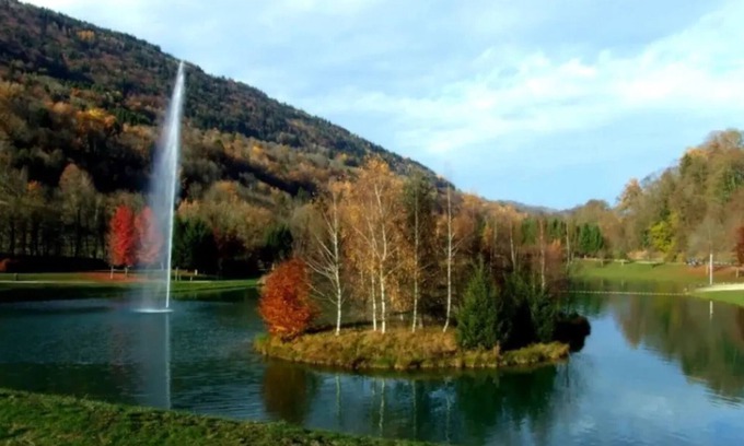 Allevard Apartamento | Apartamento 'Petit Nid Entre Lac Et Montagnes' con piscina compartida, jardín privado y Wi-Fi