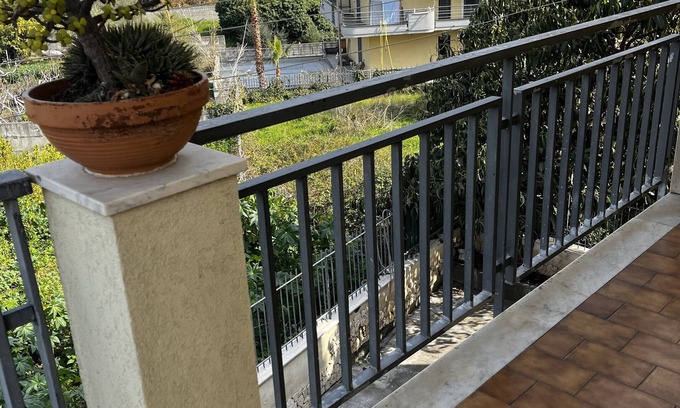 Giarre Apartamento | Apartment 'Samia' with Sea View, Balcony and Air Conditioning